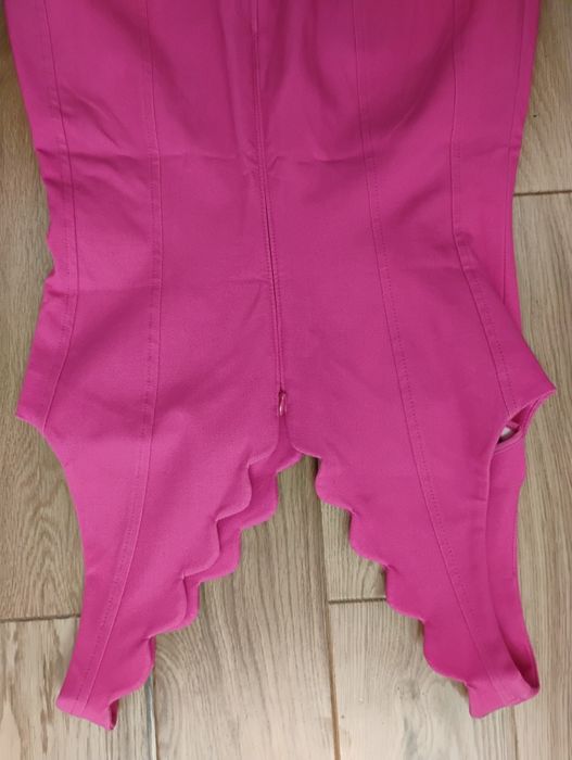 Sukienka By La La  różowa, z falowanym