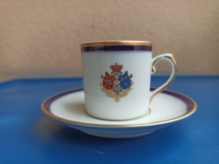 Chávena de café Vista Alegre Armas D.Carlos I e Rainha D. Amália Palácio Nacional da Pena