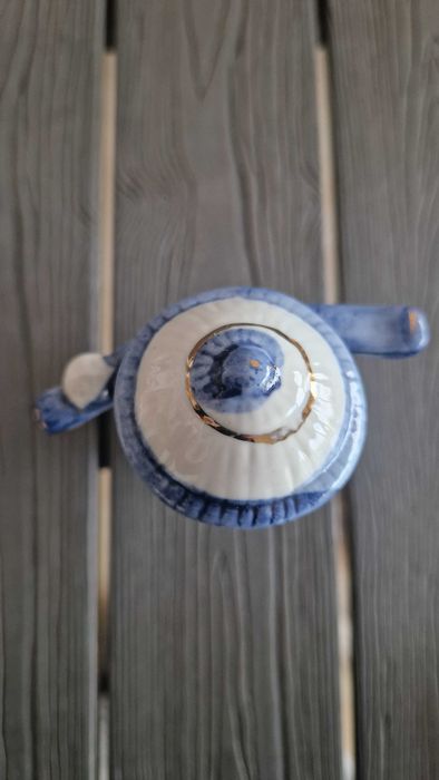 Estatueta de porcelana asiática