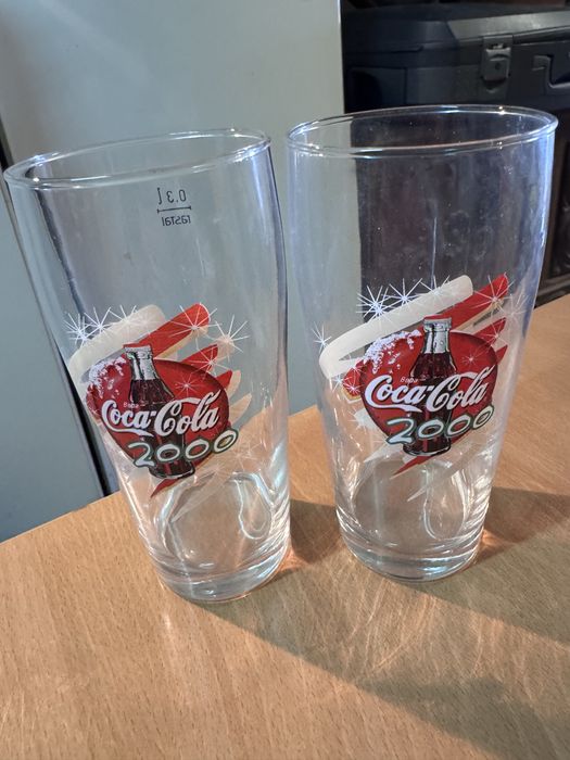 Troco 2 copos coca-cola coleção com 26 anos
