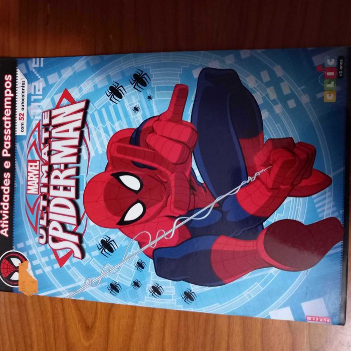 Spider-Man -actividades e passatempos com 52 autocolantes NOVO