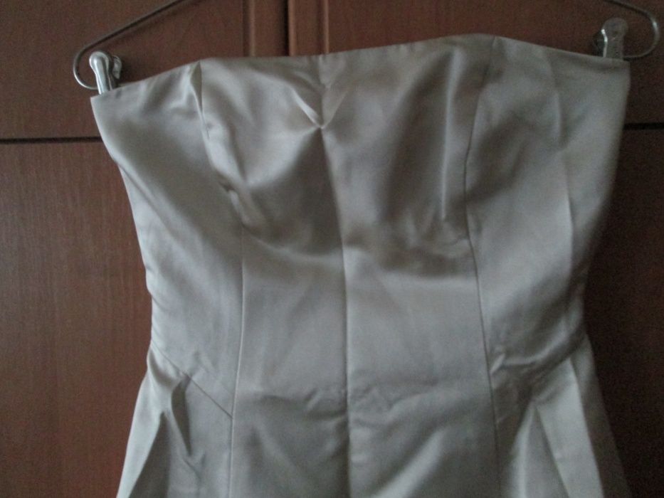 Платье 40-42 размера, бежевое, синтетика. Пр-во Турции. Торг!