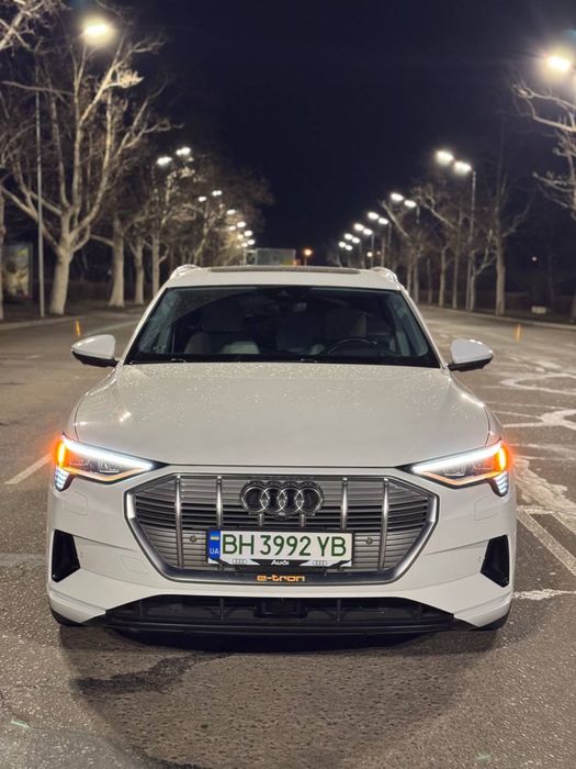 Audi e-tron 2019 VIN WA1VABGE3KB011317 фото оголошення 3 з 8