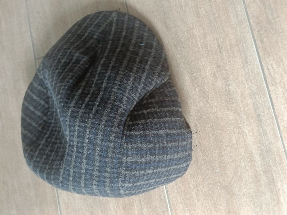 Ocieplana czapka z daszkiem