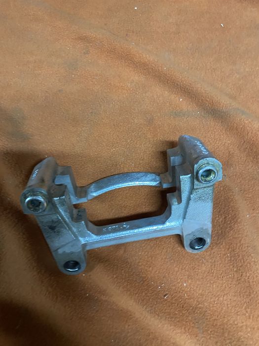 скоба заднього супорта до шарана, альхамбри, гелексі,