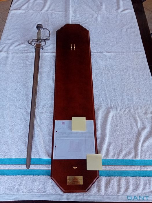 Réplica "OFICIAL" Espada Imperador Carlos V (Toledo) com factura original de 2001. Estado "MINT".