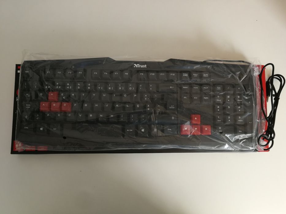 Trust Keyboard + Headphones64297602392322122