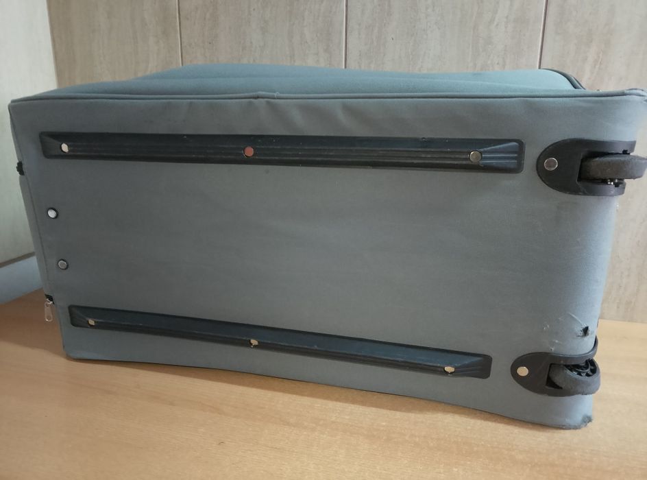 Duża torba podróżna na kółkach 70x35x35 cm 80L