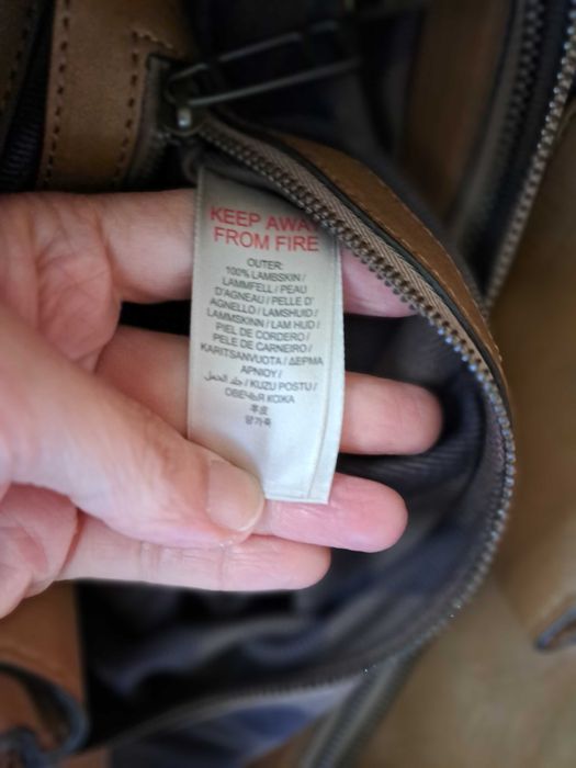 Mala Burberry,  toda em pele. Usada, mas muito estimada