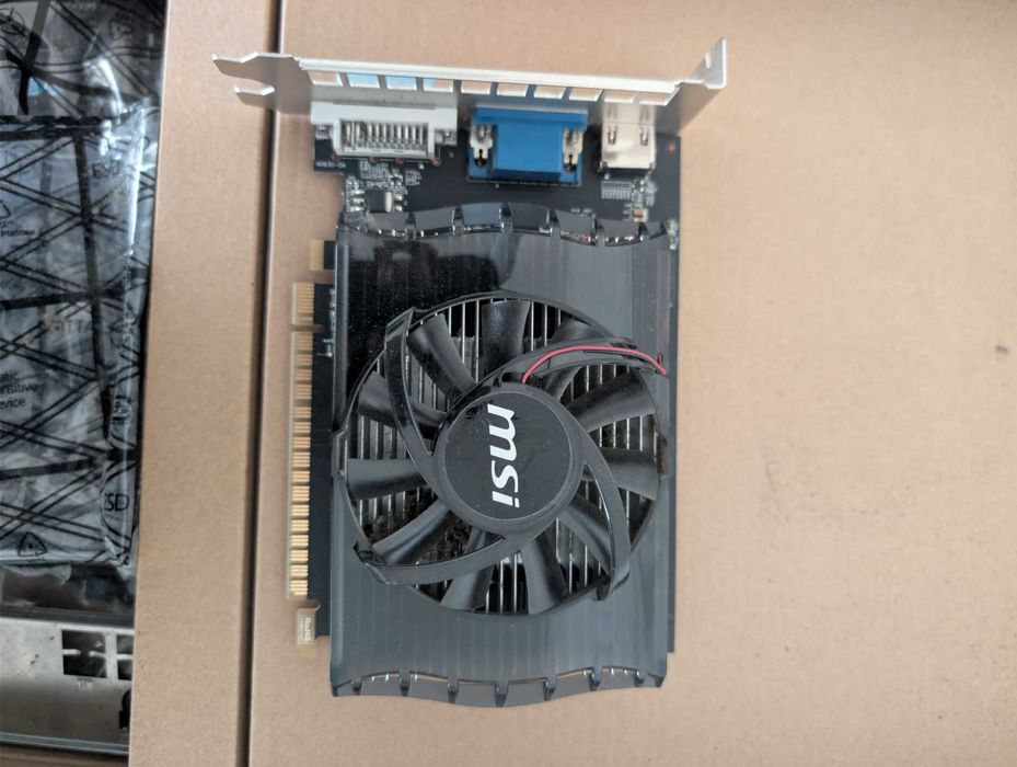 Hardware PC: i7-4770, i5-6400, 20GB RAM DDR3 + 3 GPUs NVIDIA