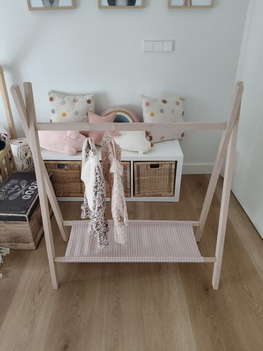 Cabide para quarto de menina