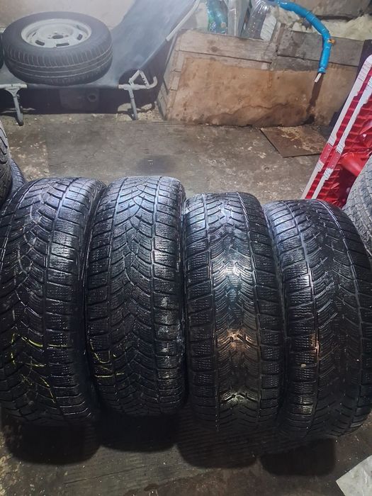 Продаю 4 шини 215.60.17 зима ціна за комплект 5000гр