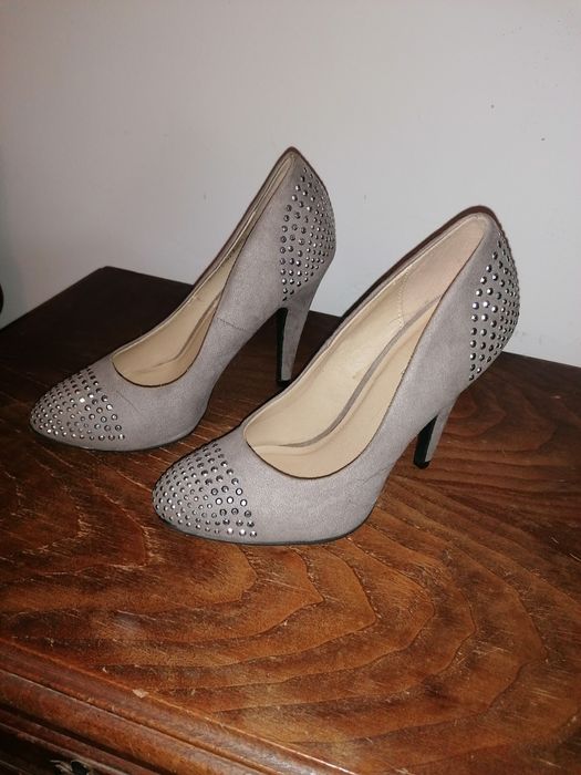 Sapatos de cerimónia nunca usados