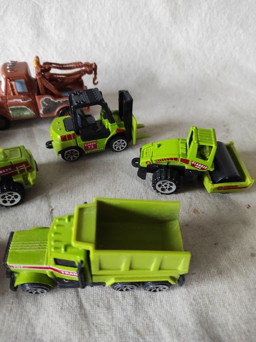 Samochodziki maszyny budowlane zabawki dla chłopca 7 sztuk
