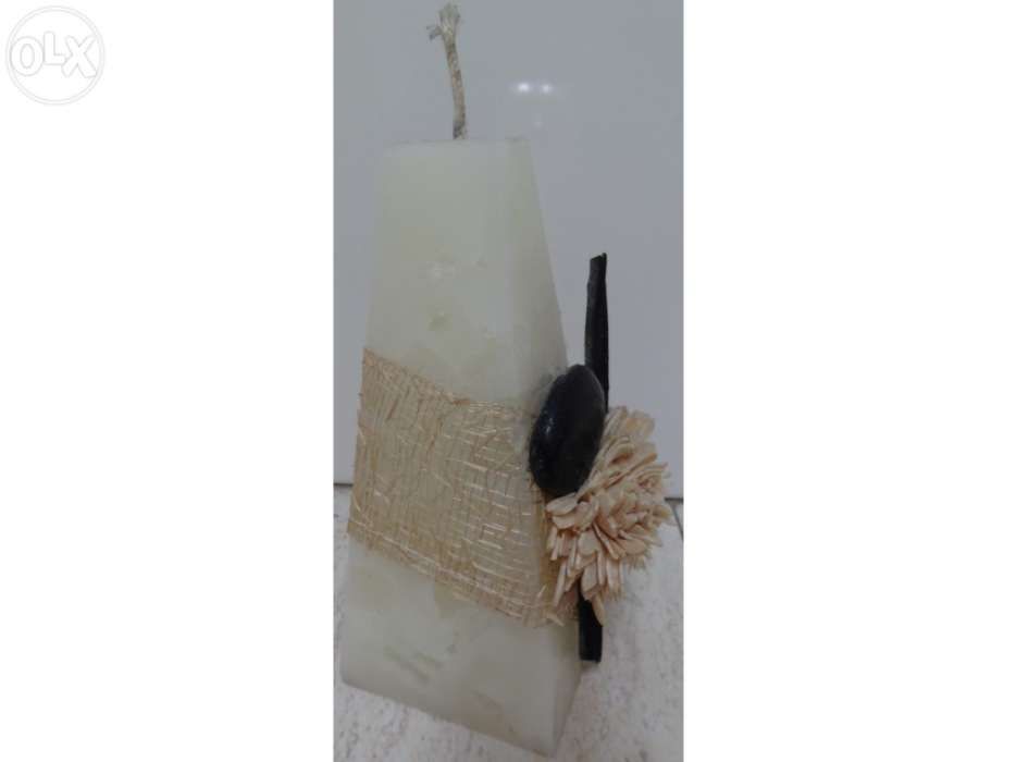 Vela de cera decorativa branca