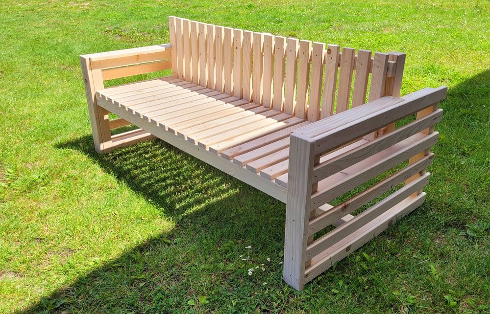 Drewniana sofa ogrodowa