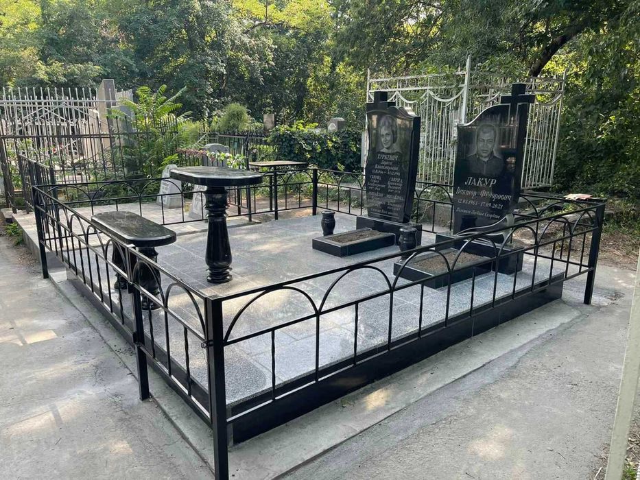 Гранітні пам'ятники (Виготовлення та встановлення)