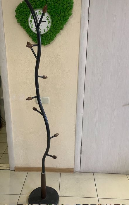 Вiшалка -гiлка з бруньками