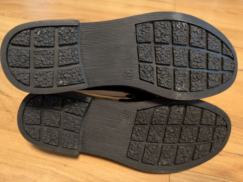 Sprzedam czarne lakierowane mokasyny dziewczęce - użyte 1 raz