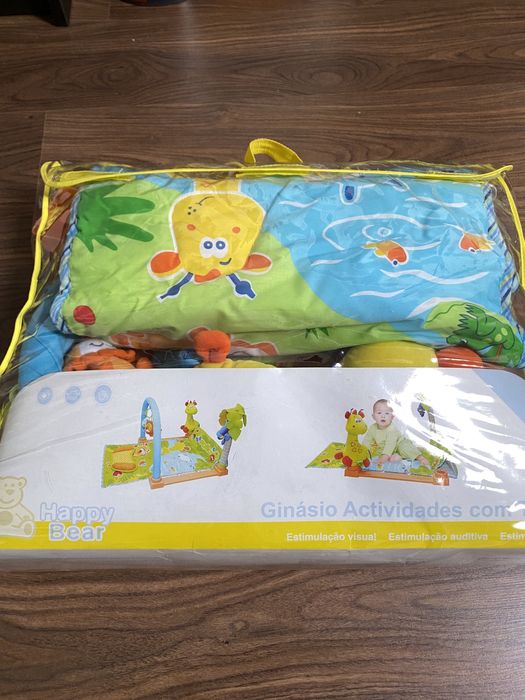 Tapete de atividades bebé