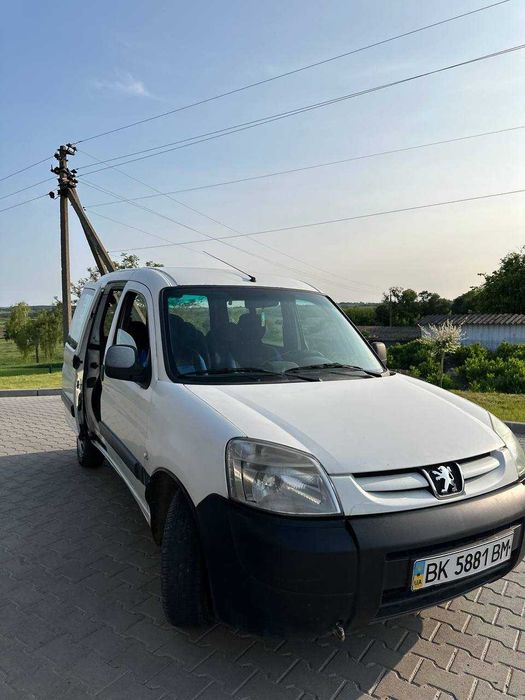Peugeot Partner 2011 рік 1.6 HDI пасажирський з боковою дверкою