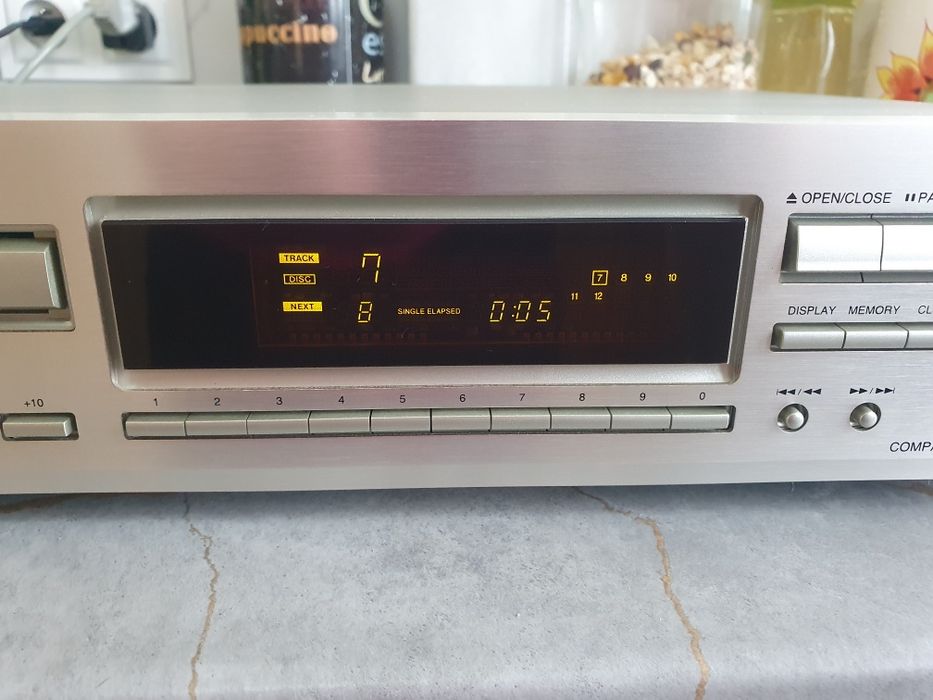 Odtwarzacz CD Onkyo dx-7211 szampański