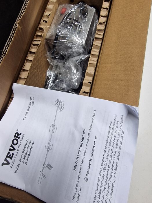 VEVOR JY-MY-DG1080, um kit universal de espeto giratório elétrico para churrasqueiras.