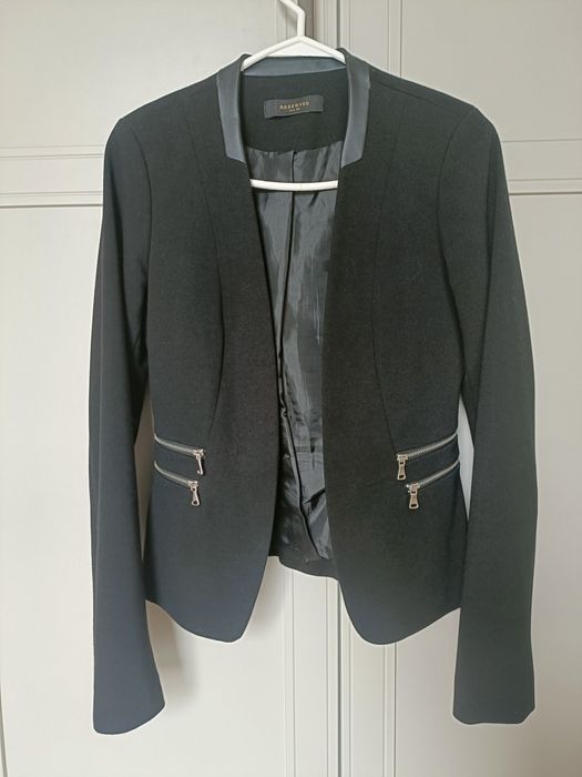 Taliowana marynarka czarna Reserved 36 z zamkami i poduszkami