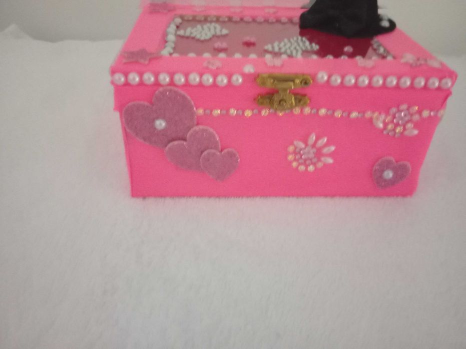 Caixa de jóias grande recheada cor de rosa