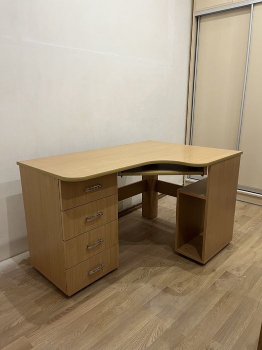 Стіл компʼютерний та письмовий, кутовий