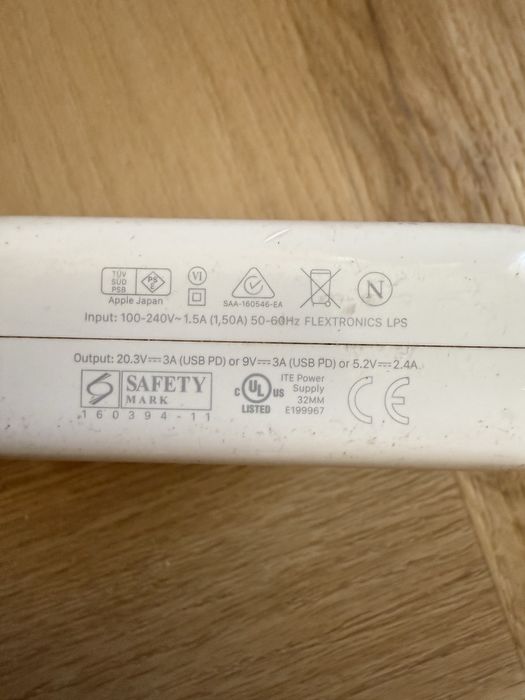 Niesprawny zasilacz Apple oryginalny A1718 61W USB-C Power Adapter