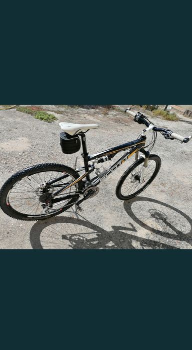 Scott Spark 50 roda 27.5 Suspensão Total com bloqueio no volante