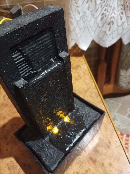 Fontanna ścienna wodospad