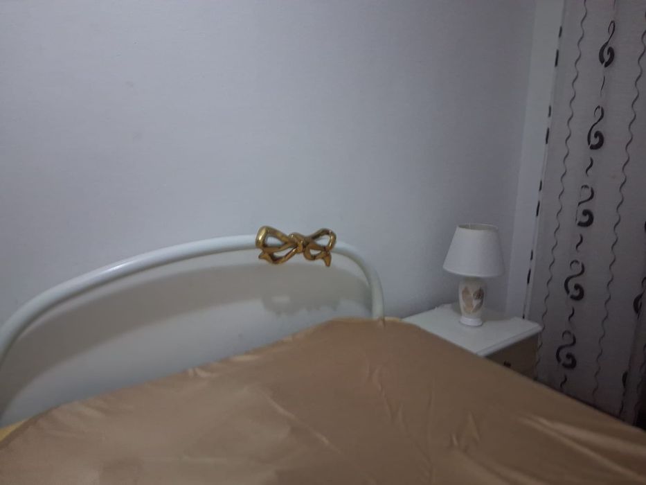 Cama de ferro com estrado