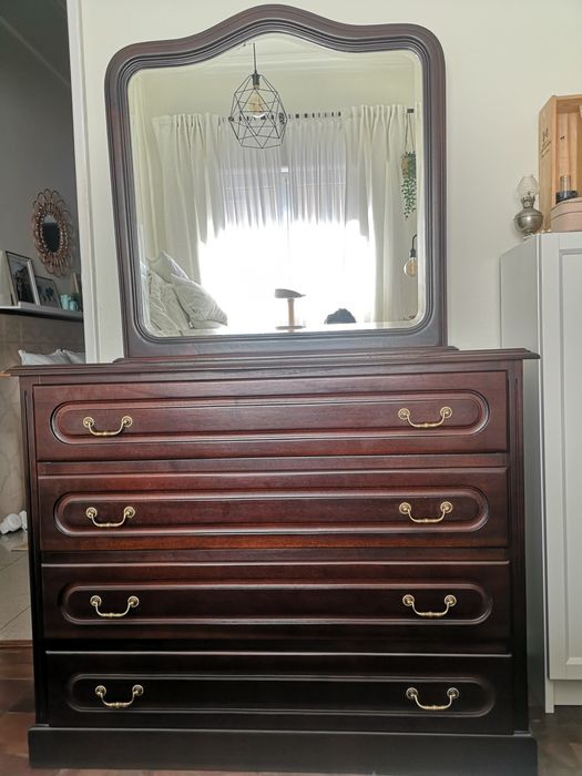 Cómoda madeira com espelho