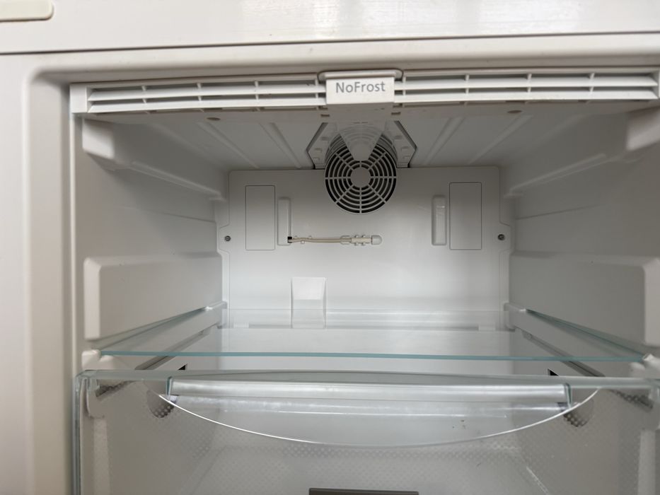 Холодильник Liebherr CBN 3913