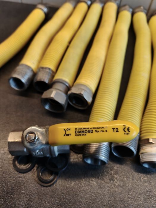 Węże przyłączeniowe do gazu.