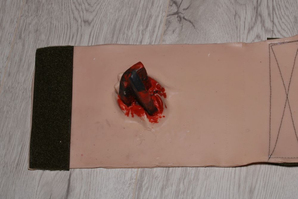 Тренажер для тактичної медицини. Уламок. Проникаюче поранення кінцівки