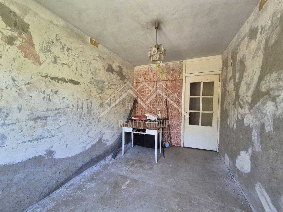 Продаж “брежнівки” 2к квартири по вул. Харитонова