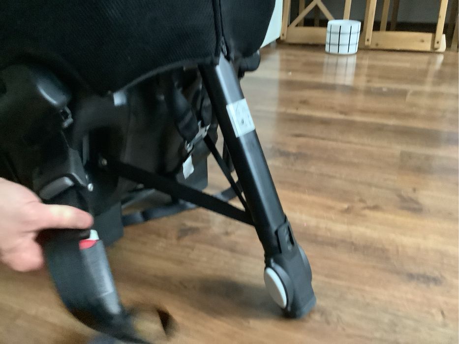 Fotelik Axkid Minikid do jazdy tyłem i przodem