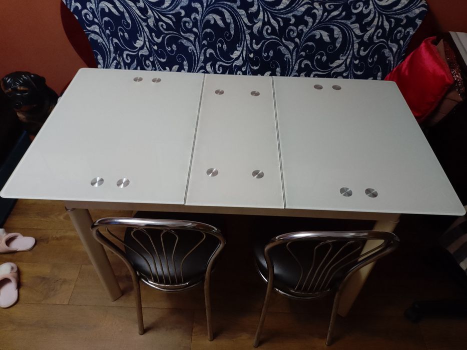 Продам стеклянный стол