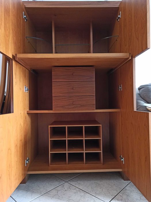 Móvel Garrafeira em madeira de cerejeira