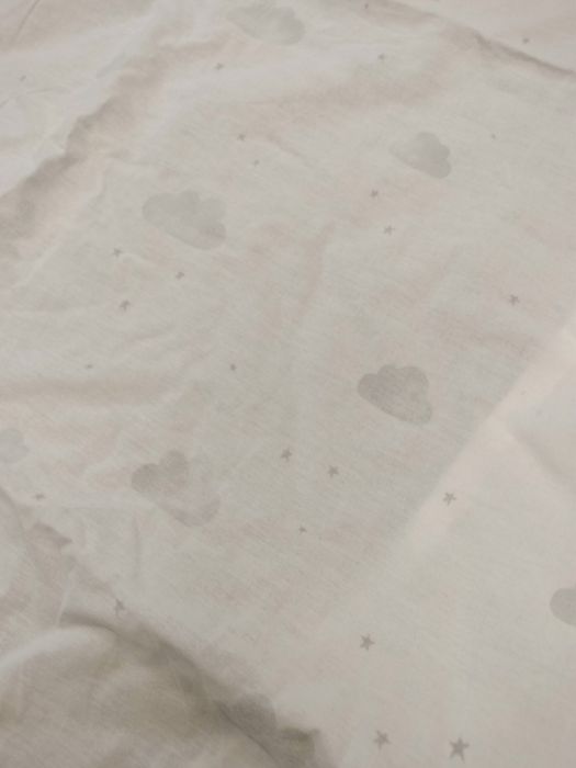 Prześcieradło Zara chmurki na łóżeczko 120x60