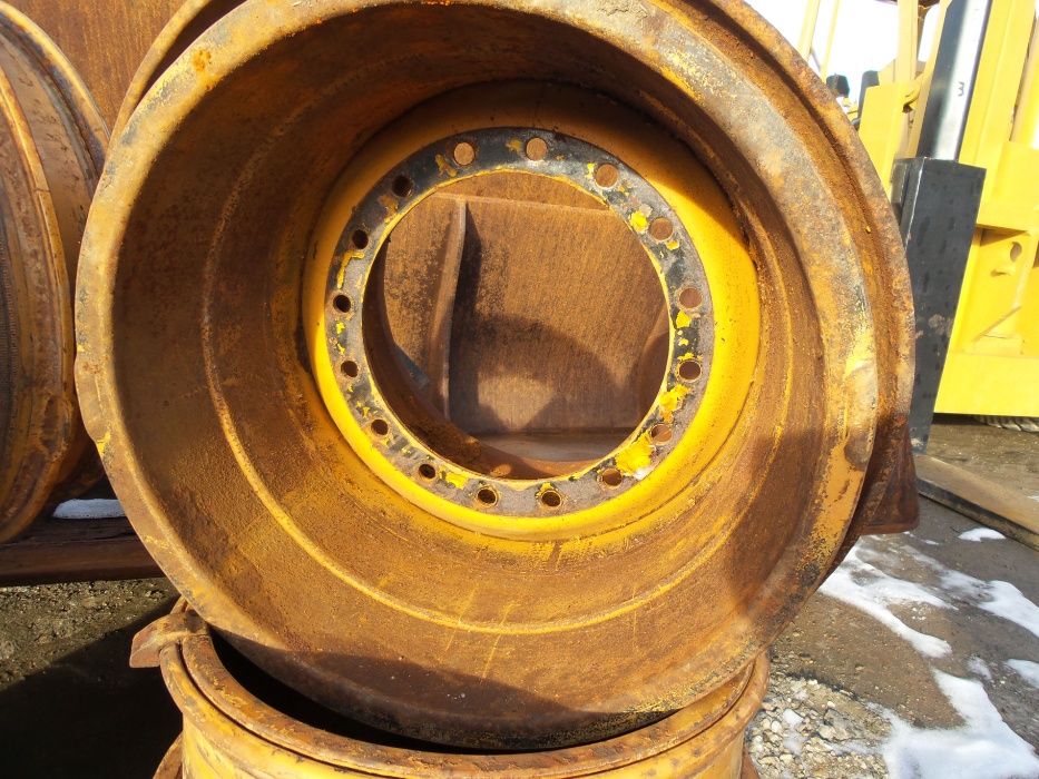 Felgi do ładowarki Case 821C. 16 otworów