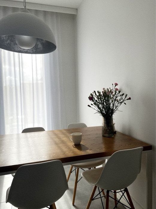 Stół do jadalni fornirowany