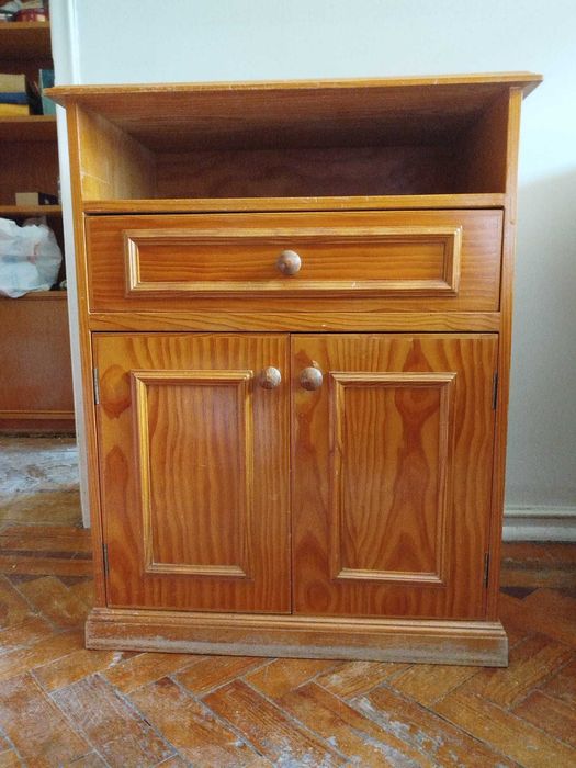 Armário / Móvel de TV - Madeira - Interessante para RESTAURO
