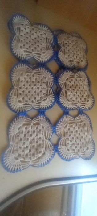 Toalha de mesa em renda para desocupar 50€
3 panos em renda 15€
Matosi