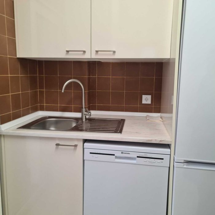 Arrenda-se T3 renovado Bairro Brinca