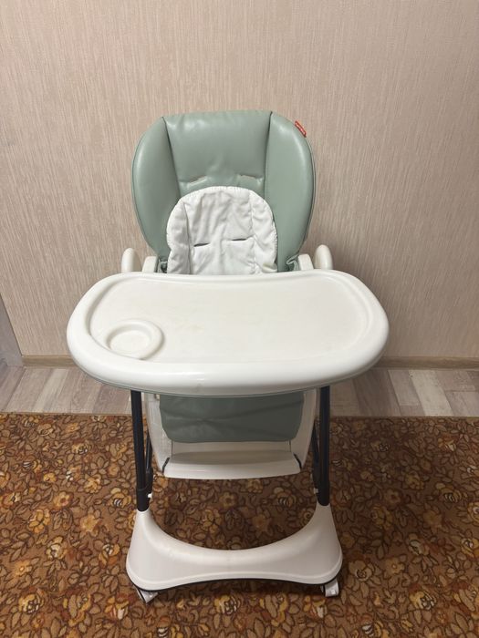 Продам стульчик для кормления carrello