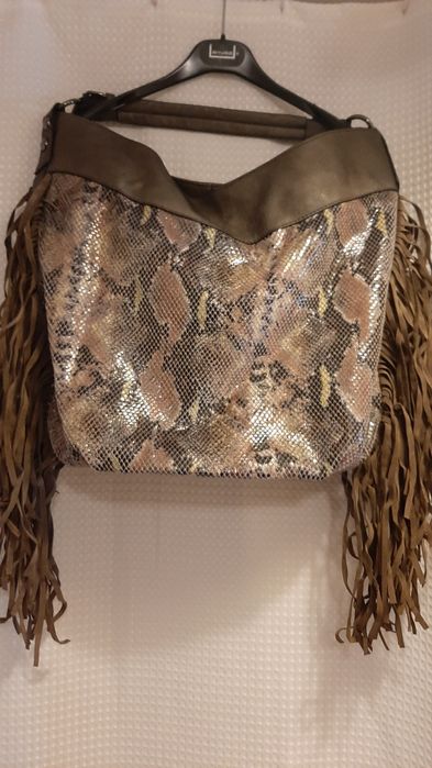 Malas senhora  uma  preta  outra beije  , novas